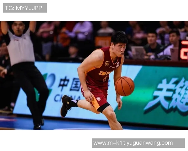 运动新闻北京男篮与江苏男篮激战正酣谁能在这场较量中笑到最后